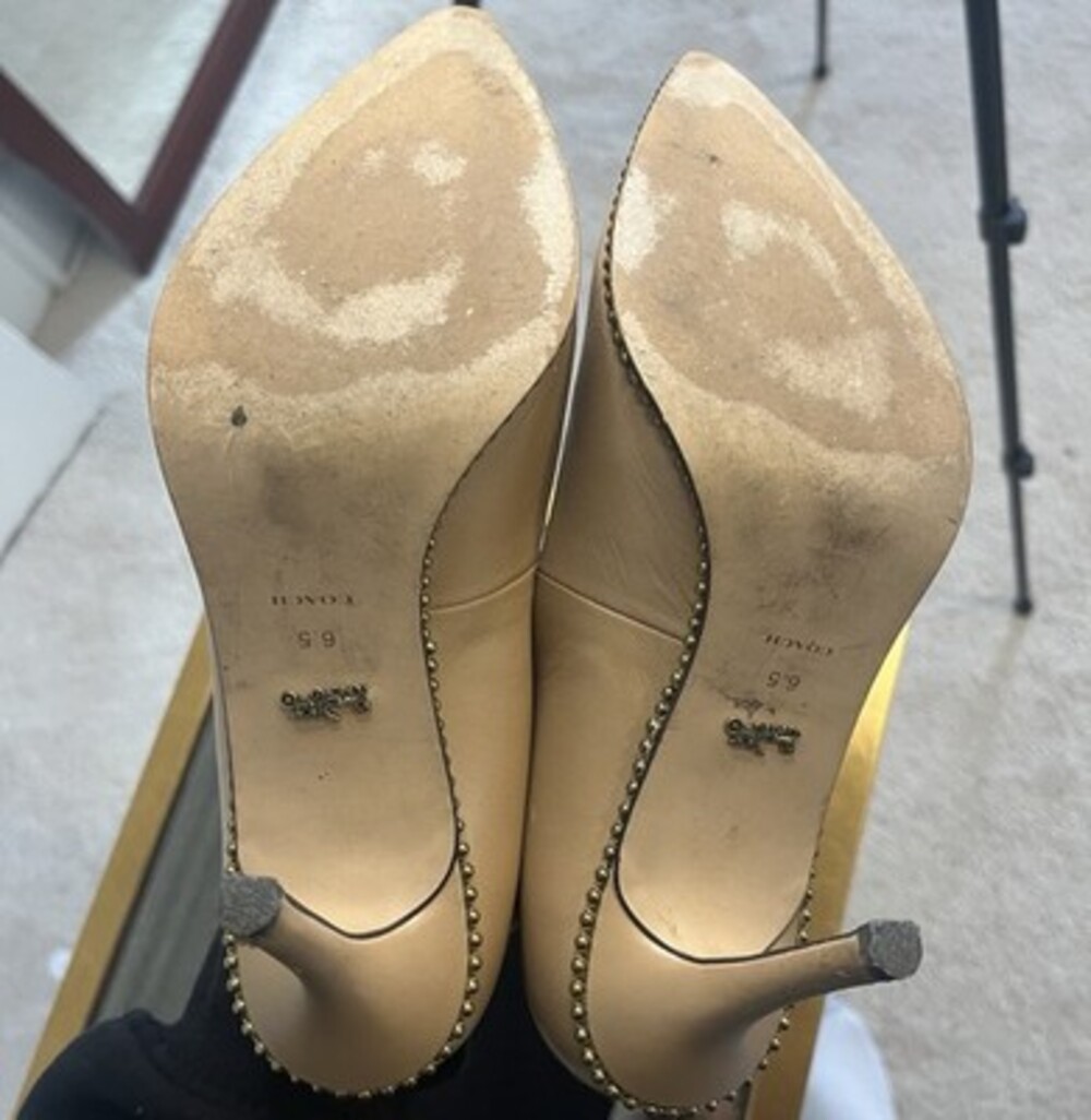 Coach Waverly High Heel Pumps. Nude/beige . Size 6.5. Very Good Condition - Picture 6 of 9